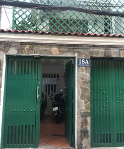 Chính chủ cần bán nhà mặt tiền ở đường Trần Hữu Trang, Phường 11, Q.Phú Nhuận.