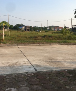 Kdc hồng tiến,e có vài lô vị trí đẹp.giá đầu tư.