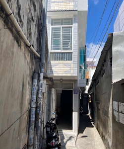 Bán căn nhà nhỏ trong hẻm đường 2/4, phường Vạn Thắng, Nha Trang