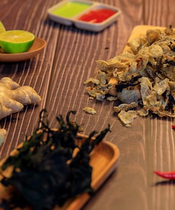 Hộp da cá tuyết rong biển sấy giòn BaseAFoods BA007