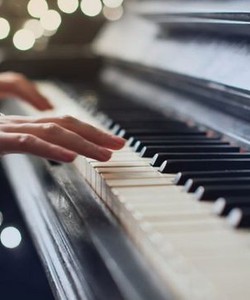 Top 10 đàn piano đẹp thuộc sở hữu của những người nổi tiếng Phần 1