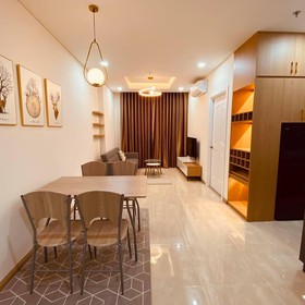 căn hộ monarchy mua sắm online 