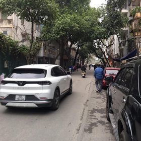 nhà mb 65m2 x 4 tầng  mua sắm online 