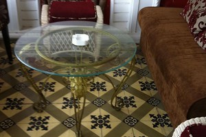 bàn cafe tròn chân sắt 