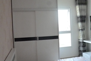 Tủ áo đẹp chạm trần , hiện đại , tiện lợi 
