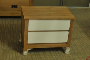 Tab đầu giường 2 ngăn ray bi trắng