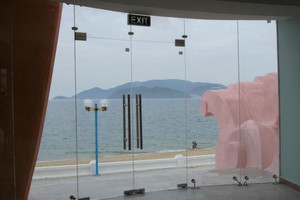 Thi công lắp đặt,Cửa kính cường lực,cửa sắt,cửa nhôm,vách ngăn,lan can