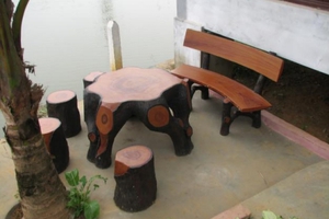 Bàn ghế xi măng giả gỗ sân vườn giá rẻ tại Hà Nội