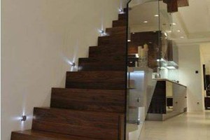 Cầu Thang Gỗ Walnut