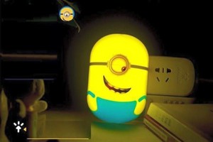 Đèn ngủ tự động Minion