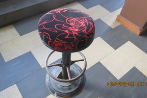 Ghế quầy bar chân sắt