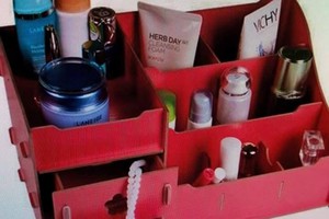 Kệ để mỹ phẩm bằng gỗ