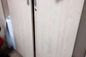 Thanh lý tủ đựng đồ 2 cánh cao 1m2 màu kem prudential