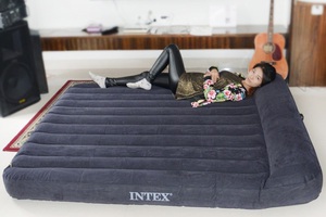 Đệm hơi INTEX 2 người nằm tặng kèm 1 bơm điện 2 chiều hút xả