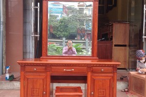 Bàn phấn mẫu trơn đơn giản mà hiện đại..