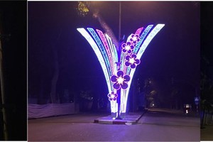 Hoa sen 3D trang trí cột đèn chiếu sáng đường phố mới nhất