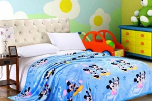 Chăn lông hình chuột mickey xanh dương 1,8x2,1m nặng 1kg