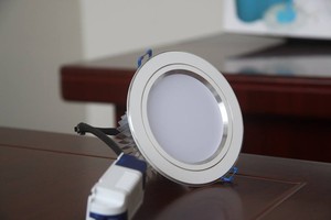 Chuyên sỉ và lẻ đèn led panel, downlight..