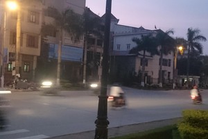 Cột đèn trang trí sân vườn DC06/CH04-5