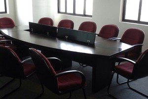 Bàn họp cao cấp lớn