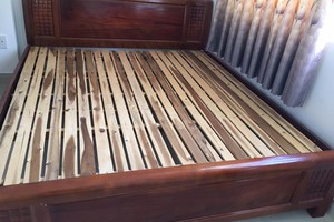 Thanh lý giường gỗ Xoan 1m8 (Mới 90%) giá rẻ