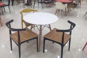 Bàn Eames tròn D800