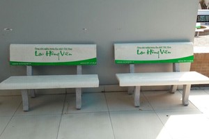 Ghế đá công viên in logo