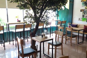 Bàn ghế giá rẻ.