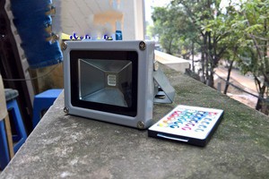 đèn pha led nhiều màu