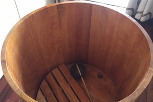 Bồn tắm tròn gỗ pơmu rộng 80 cm