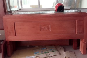 Giường Gỗ Còng 1m8x2m.