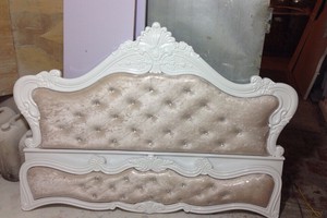 Giường ngủ tân cổ điển.