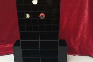 Hộp mỹ phẩm đen