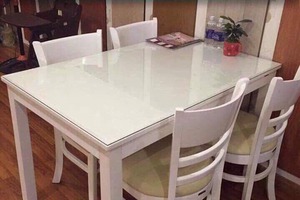 Bàn ghế ăn nhỏ gọn xinh xắn phù hợp với tất cả mọi nhà