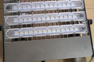 Đèn pha led 200w, 100w chiếu sáng cảnh quan, sân thể thao
