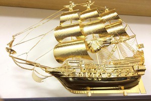 Thuyền buồm mạ vàng 24k làm quà tặng