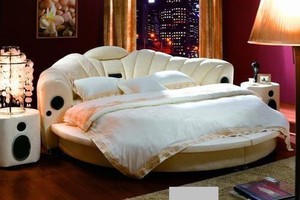 Mua giường tròn sành điệu tặng ngay ghế tình yêu cho phòng ngủ .