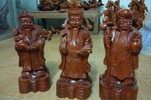Tượng tam đa gỗ xà cừ.