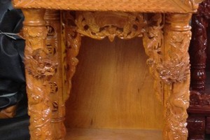 Khám Mái Chùa Có Cột gỗ po-mu.