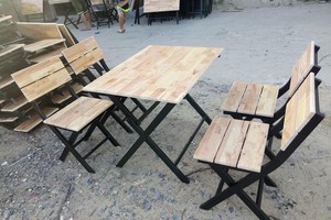 Bàn ghế gỗ xếp quán nhậu