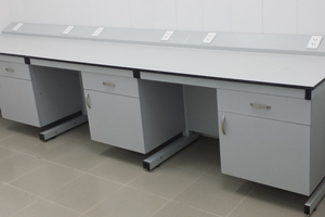 Bàn thí nghiệm đơn