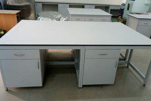 Bàn đơn để máy