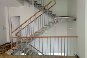 Cầu thang sắt xương cá