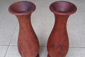 bình lọ -gỗ cẩm lai kích thước cao 22cmx9cm