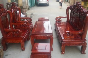 Bộ bàn ghế trạm nghê đỉnh gỗ xà cừ.
