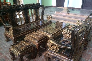 ​Bộ bàn ghế giả cổ trạm đào gỗ tr.àm lõi.
