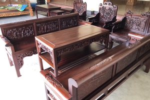 Trường kỷ đục tam quốc gỗ gụ.