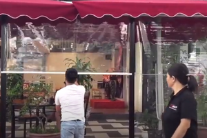 Rèm nhựa PVC vách chắn gió, bụi, ngăn nước mưa tạt