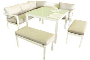 Bàn ghế sofa khung kim loại có một băng chờ ngoài trời 