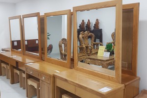 Bàn trang điểm gỗ tự nhiên